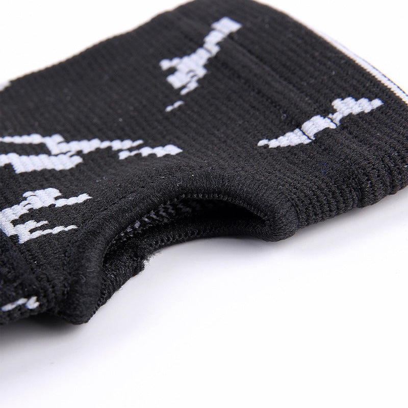 Black knitted compression palm